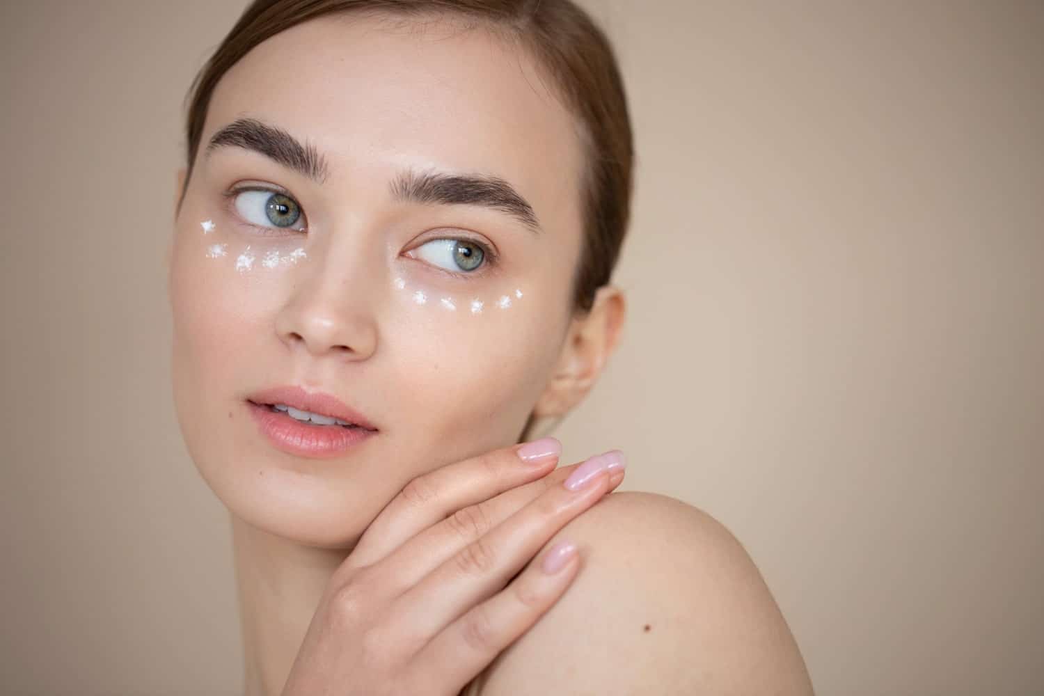 Close-up of a person applying CO2Lift Pro gel as part of a Carboxy Treatment for dark circles to rejuvenate the under-eye area.